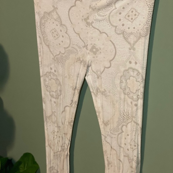 Cream two piece set - Picture 9 of 9